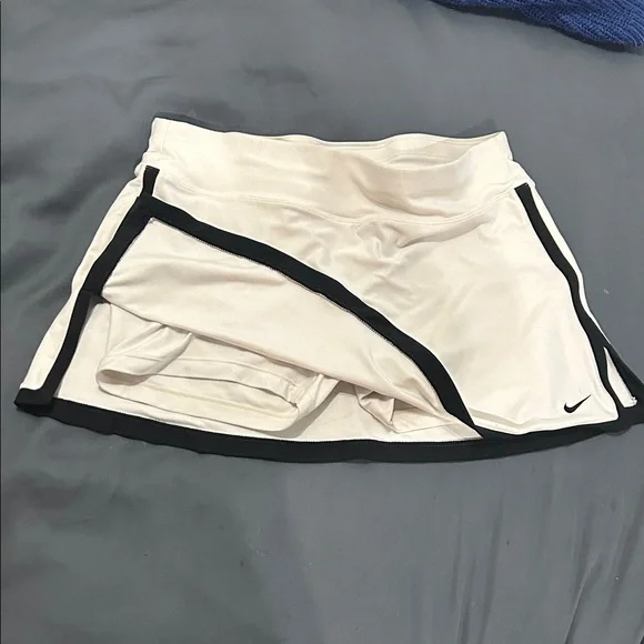 Nike Ivory Skirt with Black Trim - Picture 3 of 3